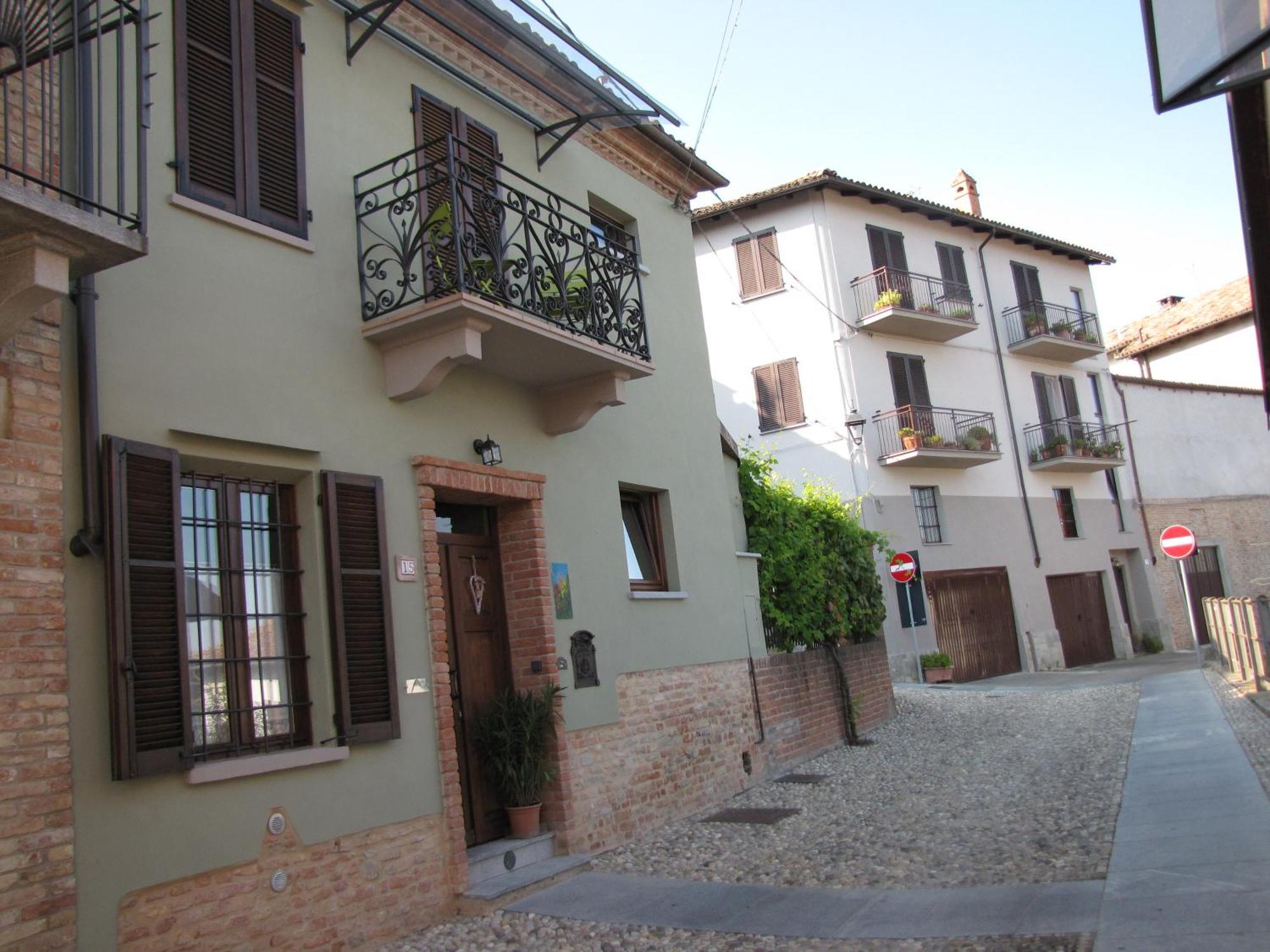 Alla Torre - Nel Cuore Del Borgo Storico Кастаньоле-Ланце Экстерьер фото